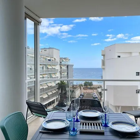 Thalassa Frente Al Mar En *